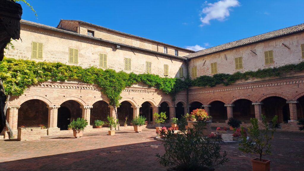 CHIOSTRO S. NICOLA